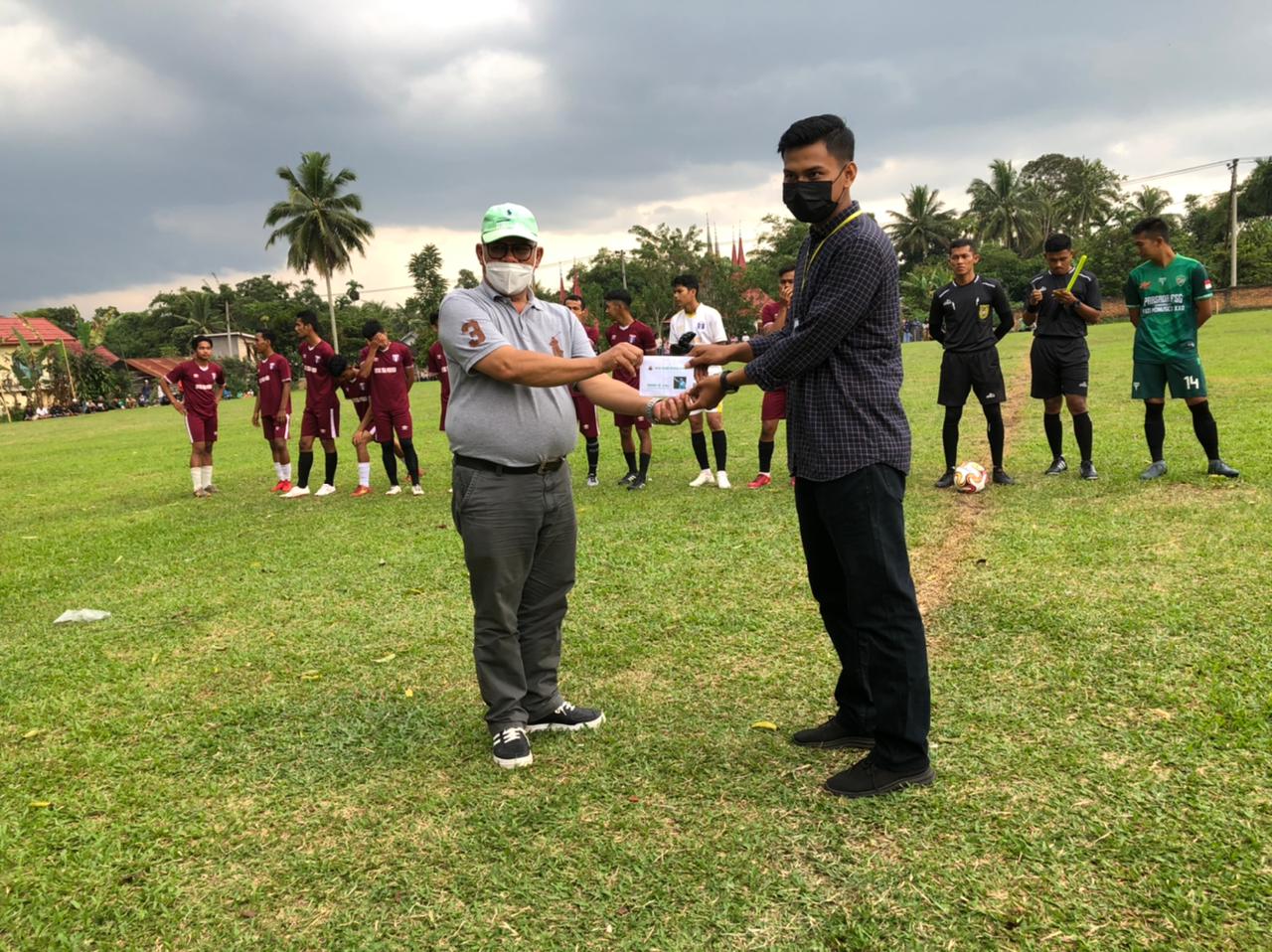 Peduli Anak Muda, Edward DF Tendang Bola Pertama Turnamen Sepakbola PS Tem PP Sitapa