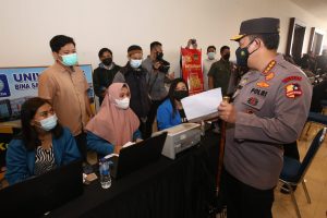 Kapolri Minta Semua Lokasi Pusat Aktivitas Warga Dipasangi Aplikasi PeduliLindungi