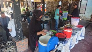 Jumat Barokah Satreskrim Polres Kampar, Sediakan Makan Siang Gratis Bagi Dhuafa di Kafe TSJ