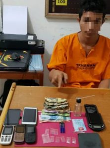 Kedapatan Kantongi Narkotika Jenis Shabu, Pria ini Ditangkap Polsek XIII Koto Kampar Kedapatan Kantongi Narkotika Jenis Shabu, Pria ini Ditangkap Polsek XIII Koto Kampar