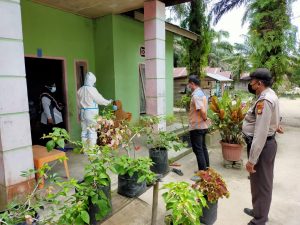 Polsek Pangkalan Kuras Kawal Penjemputan Pasien Terkompimasi Positif COVID-19 Polsek Pangkalan Kuras Kawal Penjemputan Pasien Terkompimasi Positif COVID-19