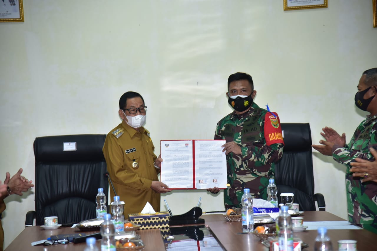 Komandan Kodim 0426 Letkol Kav Joko Sunarto, S.Sos, M.HanTenandatanganani Kesepakatan Dengan Pemerintah Kab. Mesuji