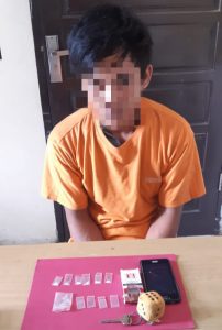 Kedapatan Miliki 6 Paket Shabu, Sopir Truk ini Diamankan Polsek Perhentian Raja Kedapatan Miliki 6 Paket Shabu, Sopir Truk ini Diamankan Polsek Perhentian Raja