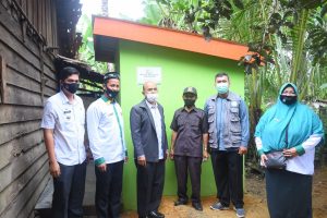 Insyafuddin Serahkan Bantuan Sanitasi Tahun 2021 Kepada Warga Kapung Tumpah Insyafuddin Serahkan Bantuan Sanitasi Tahun 2021 Kepada Warga Kapung Tumpah