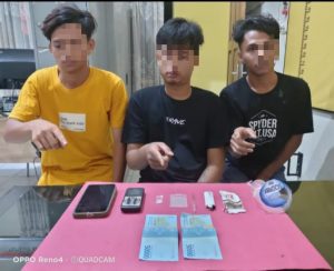 Tim TEMBAK Polres Kampar Amankan 3 Pelaku Narkoba Saat Patroli Diwilayah Desa Bukit Payung Tim TEMBAK Polres Kampar Amankan 3 Pelaku Narkoba Saat Patroli Diwilayah Desa Bukit Payung