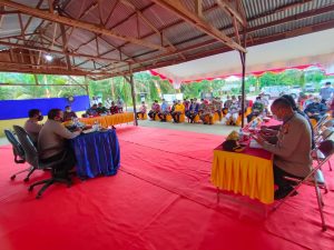 Kapolres Kampar Tatap Muka dengan Tokoh Masyarakat Saat Kunker ke Polsek Kampar Kiri Hilir Kapolres Kampar Tatap Muka dengan Tokoh Masyarakat Saat Kunker ke Polsek Kampar Kiri Hilir