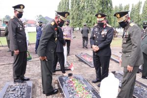 Dandim 0117/ Aceh Tamiang Pimpin Langsung Upacara  Ziarah Di TMP HUT TNI Ke – 76