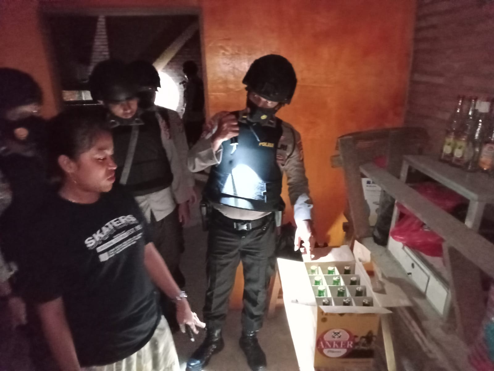 Tim TEMBAK Polres Kampar Amankan Sejumlah Miras dari Warung Remang-remang di Pasir Sialang