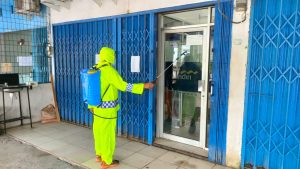 Polsek Pangkalan Kuras Lakukan Penyemprotan Disinfektan di ATM Polsek Pangkalan Kuras Lakukan Penyemprotan Disinfektan di ATM