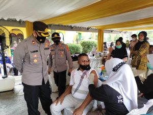 Wakapolres Aceh Tamiang Pantau Lansung Vaksin Kampung Tanah Terban Kec Karang Baru Wakapolres Aceh Tamiang Pantau Lansung Vaksin Kampung Tanah Terban Kec Karang Baru