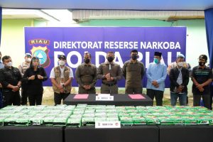 Ditresnarkoba Polda Riau Kembali Ungkap Jaringan Internasional Dengan Barang Bukti 81 Kg Shabu Ditresnarkoba Polda Riau Kembali Ungkap Jaringan Internasional Dengan Barang Bukti 81 Kg Shabu