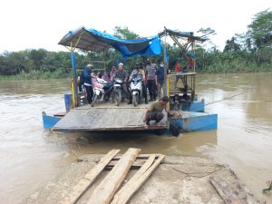 Naik Getek Kapolsek Karang Baru Kunjungi Kegiatan Vaksin Kecamatan Sekerak