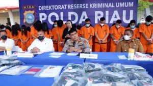 59 Tersangka Judi Online Diciduk Ditkrimum Polda Riau di Ruko Kawasan Pemuda Citywalk Pekanbaru