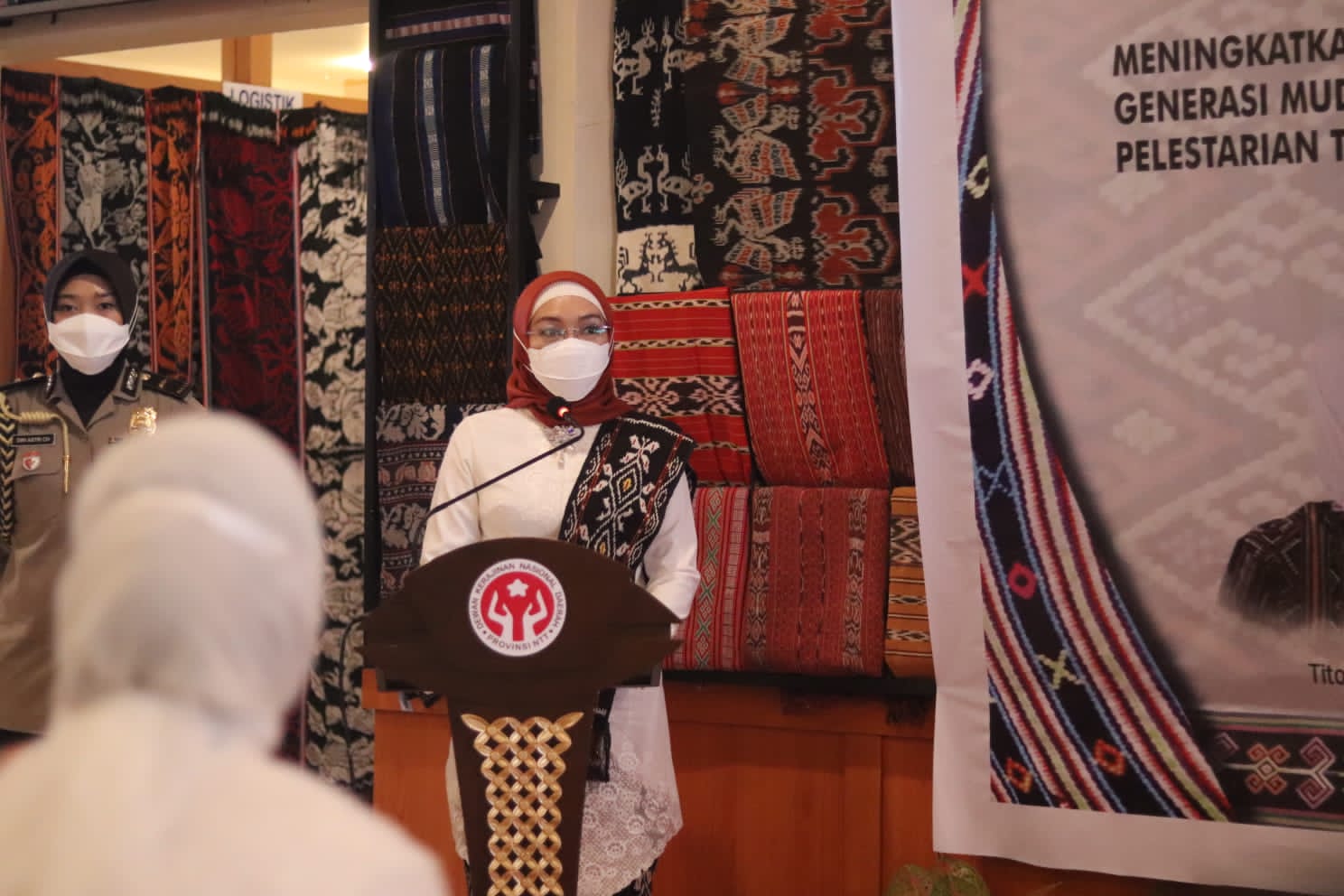 Ketua Umum Dekranas Resmikan Program Pendidikan Kecakapan Wirausaha Tenun Ikat