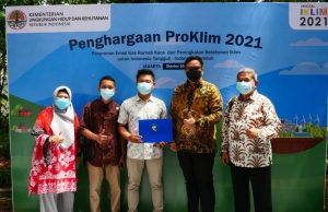 PTBA dan Pemprov Sumsel Raih Penghargaan Program Kampung Iklim KLHK PTBA dan Pemprov Sumsel Raih Penghargaan Program Kampung Iklim KLHK