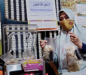 Desy Elvianti, Pemilik Pempek Ce’Khansa Menyajikan Beraneka Menu Pempek