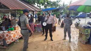 Polsek Pangkalan Kuras Gelar Operasi Yustisi Protokol Kesehatan di Pasar Kaget