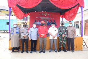 Sekda Asra Dampingi Kabinda Aceh Tinjau Pelaksanaan Vaksinasi