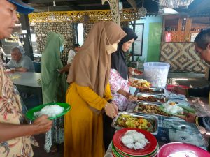 Berbagi Makan Siang Gratis Untuk Dhuafa, Agenda Rutin Jumat Barokah Satreskrim Polres Kampar Berbagi Makan Siang Gratis Untuk Dhuafa, Agenda Rutin Jumat Barokah Satreskrim Polres Kampar