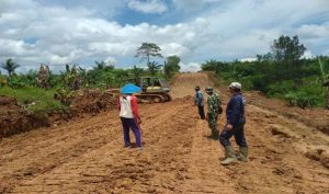 Satgas TMMD ke 112 Kodim 1004/Kotabaru maksimalkan Pekerjaan, juga Awasi Alat Berat Satgas TMMD ke 112 Kodim 1004/Kotabaru maksimalkan Pekerjaan, juga Awasi Alat Berat