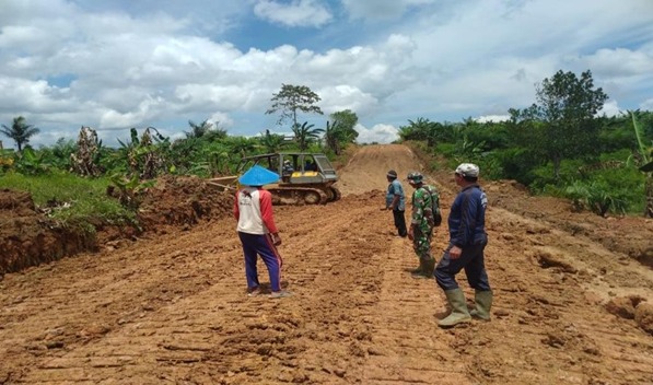 Satgas TMMD ke 112 Kodim 1004/Kotabaru maksimalkan Pekerjaan, juga Awasi Alat Berat