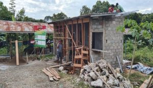 Pembangunan MCK di Lokasi TMMD ke 112 Masuk Tahap Pemasangan Atap