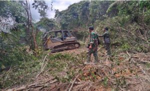 Tanpa Henti, Alat Berat Kejar Target Sasaran Fisik TMMD ke-112 Tanpa Henti, Alat Berat Kejar Target Sasaran Fisik TMMD ke-112