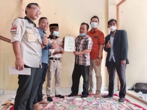 Doni Serahkan SK Kepengurusan SWI DPD Palembang