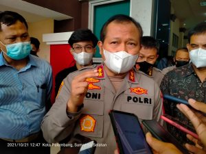 Kapolda Bersama Wakapolda Tinjau Pelaksanaan Vaksinasi Polsri Bersama DPD KAMSRI Sumsel