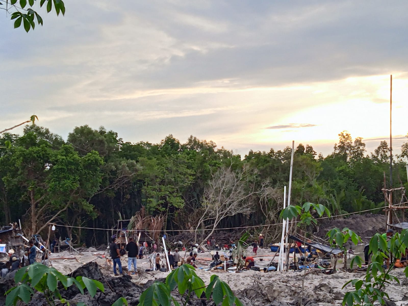 Himbauan Polres Bangka Dikangkangi, Tambang Timah Ilegal Marak di Kampung Pasir