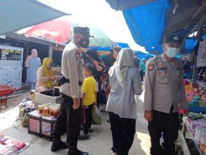Peduli Keamanan, Patroli Polsek Kerumutan Sambangi Pasar Tradisional