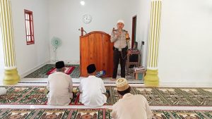 Bhabinkamtipmas Polsek Pangkalan Kuras Sampaikan Himbauan Kamtibmas di Masjid