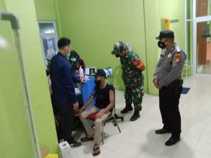Vaksinasi di Kecamatan Kuala Kampar, Polsek Kuala Kampar Lakukan Pengamanan