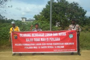 Personil Polsek Teluk Meranti Gencar Lakukan Pencegahan Kebakaran Personil Polsek Teluk Meranti Gencar Lakukan Pencegahan Kebakaran