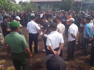 Aksi Damai APKK di Kontruksi PT. TUM, Polsek Kuala Kampar Lakukan Pengamanan Aksi Damai APKK di Kontruksi PT. TUM, Polsek Kuala Kampar Lakukan Pengamanan