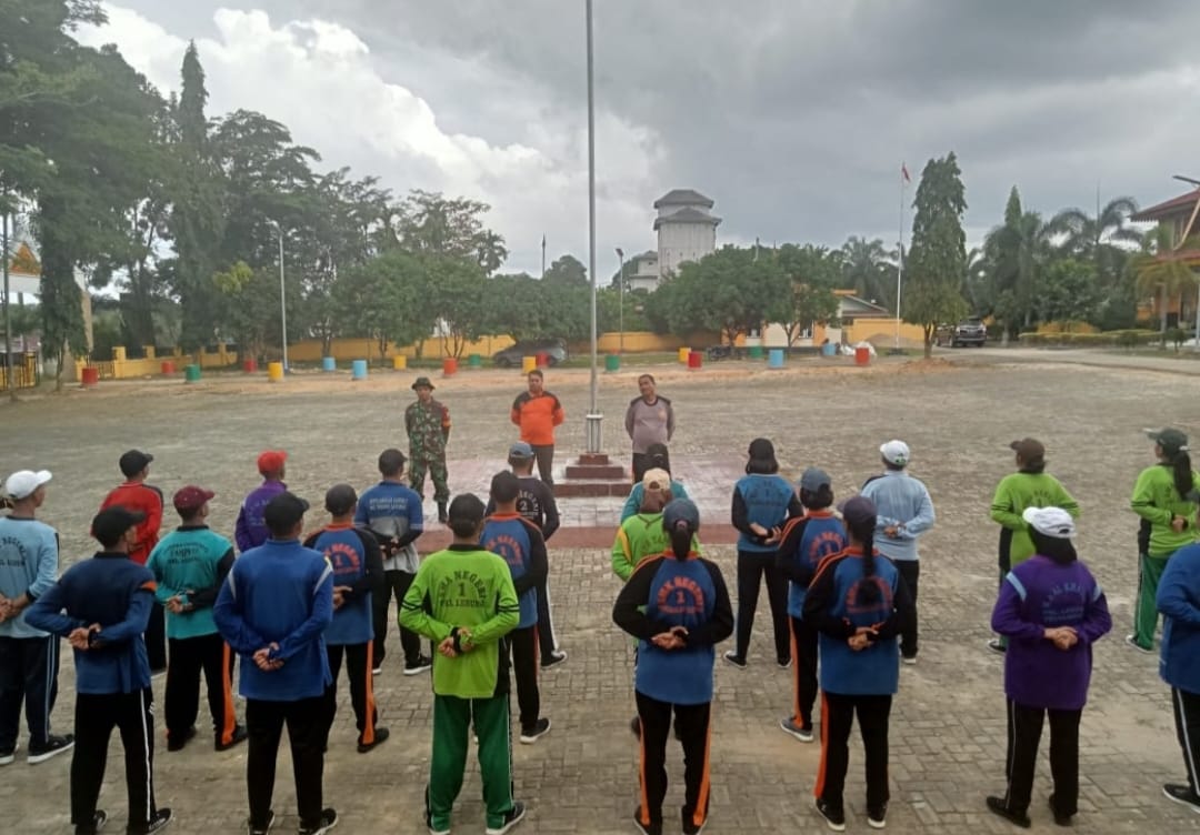 Persiapan HUT RI ke 77, Polsek Pangkalan Lesung Latih Pasukan Paskibra