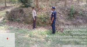 Personil Bhabinkamtibmas dari Polsek Bunut Giat Pencegahan Karhutla Personil Bhabinkamtibmas dari Polsek Bunut Giat Pencegahan Karhutla
