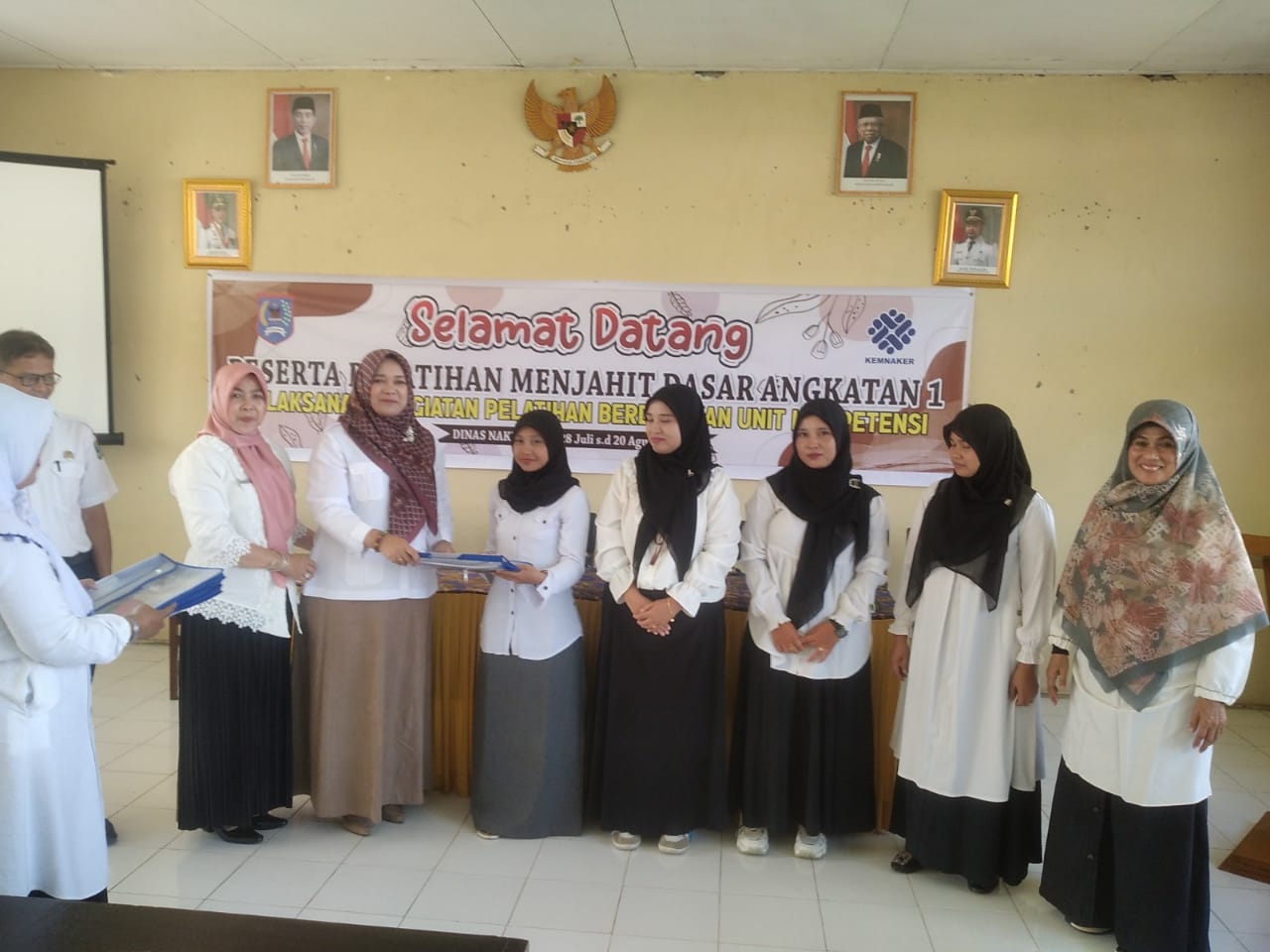 Melalui Pokir Wulan Denura, 32 Warga Payakumbuh Ikut Pelatihan Dasar Menjahit Di BLK