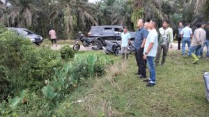 Aster Kasdam IM Di Dampingi Dandim 0117/Aceh Tamiang Dalam Peninjauan Lokasi Rencana Pembangunan Saluran Irigasi Aster Kasdam IM Di Dampingi Dandim 0117/Aceh Tamiang Dalam Peninjauan Lokasi Rencana Pembangunan Saluran Irigasi