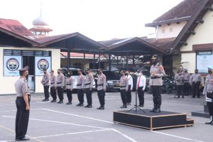Kapolres Bukittinggi Pimpin Upacara Kenaikan Pangkat Pengabdian Personel Kapolres Bukittinggi Pimpin Upacara Kenaikan Pangkat Pengabdian Personel