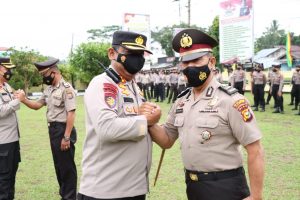 Kapolres Kampar Pimpin Upacara Kenaikan Pangkat Pengabdian Terhadap Dua Personil Polres Kampar