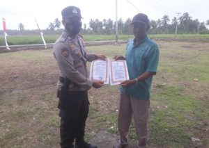Personil Polsek Kuala Kampar Sebarkan Maklumat Kapolda Riau Kepada Masyarakat Binaan Personil Polsek Kuala Kampar Sebarkan Maklumat Kapolda Riau Kepada Masyarakat Binaan