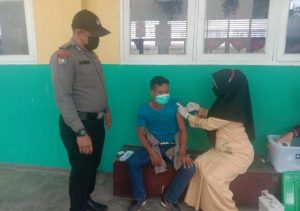 Vaksinasi di SDN 003, Polsek Pangkalan Kuras Lakukan Monitoring