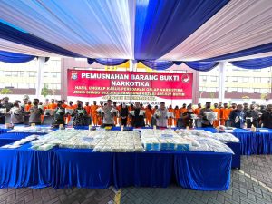 Polda Riau Musnahkan 243 Kg Sabu dan 405.527 Butir Ekstasi dari Jaringan Narkoba Internasional. Polda Riau Musnahkan 243 Kg Sabu dan 405.527 Butir Ekstasi dari Jaringan Narkoba Internasional.