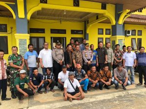 Kabag Ops Polres Pelalawan Dan Polsek Ukui dampingi kegiatan Pertemuan Sosialisasi Balai TNTN Kabag Ops Polres Pelalawan Dan Polsek Ukui dampingi kegiatan Pertemuan Sosialisasi Balai TNTN