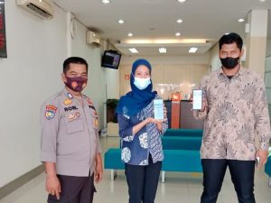 Polsek Ukui Edukasi Masyarakat dengan lakukan Sosilisasi Aplikasi Sibono