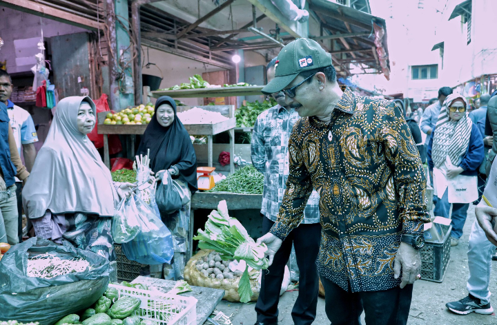 Terkait Instruksi Presiden RI Pada Pemerintah Daerah, Pj. Bupati Aceh Tamiang Meninjau Harga Bahan Pokok Di Pasar.