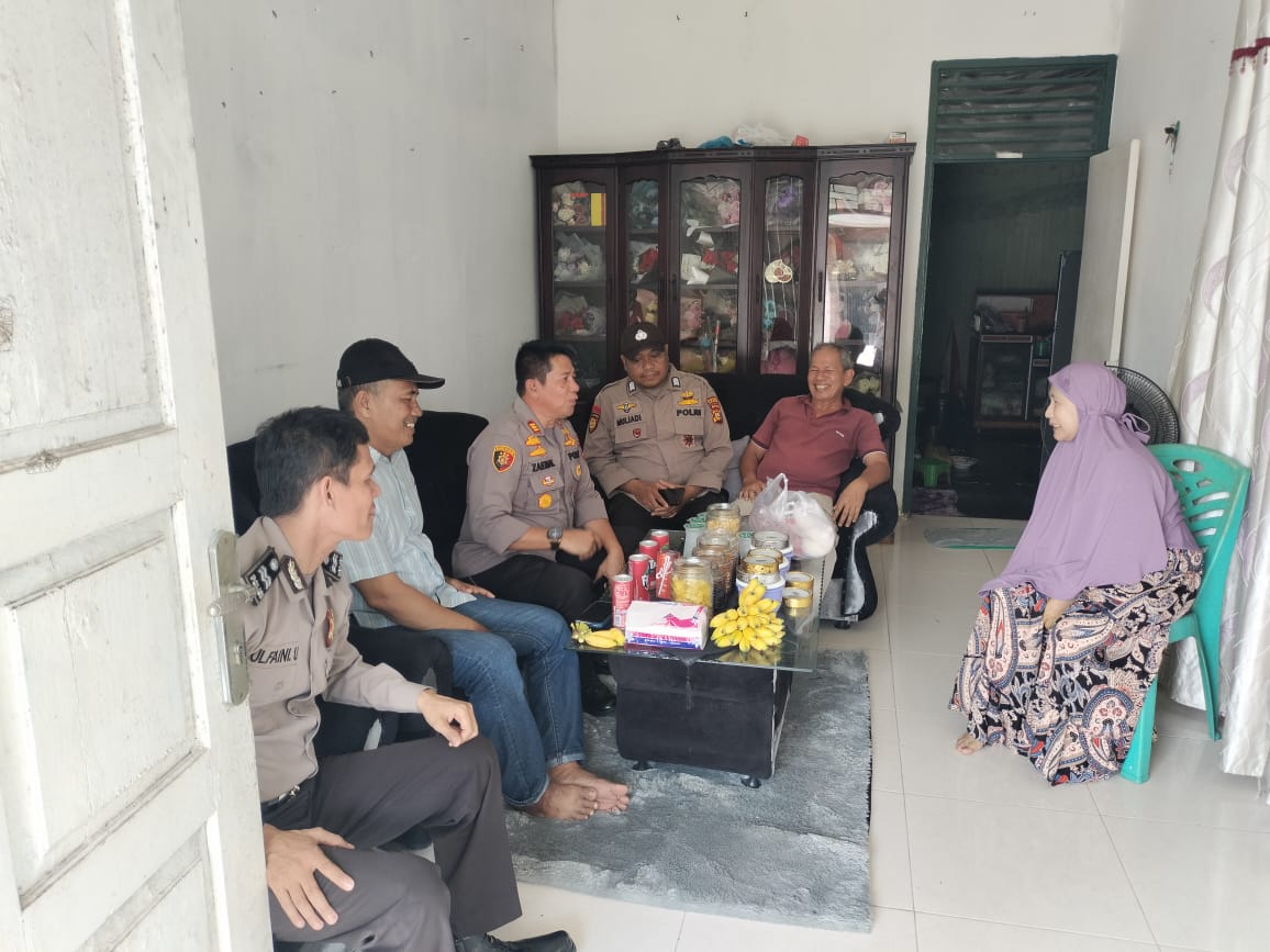 Jumat Curhat, Kapolsek Siak Hulu Sampaikan Himbauan dan Pesan Kamtibmas ke Warga Perumahan Cemara