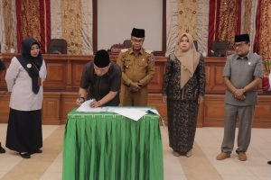 Walikota Payakumbuh Bersama DPRD Tandatangani Ranperda Perubahan APBD 2023
