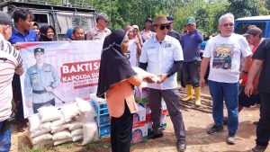 Gandeng Komunitas 4X4, Kapolda Sumsel Irjen A. Rachmad Wibowo Sambangi Masyarakat Korban Banjir dan Berikan Bantuan